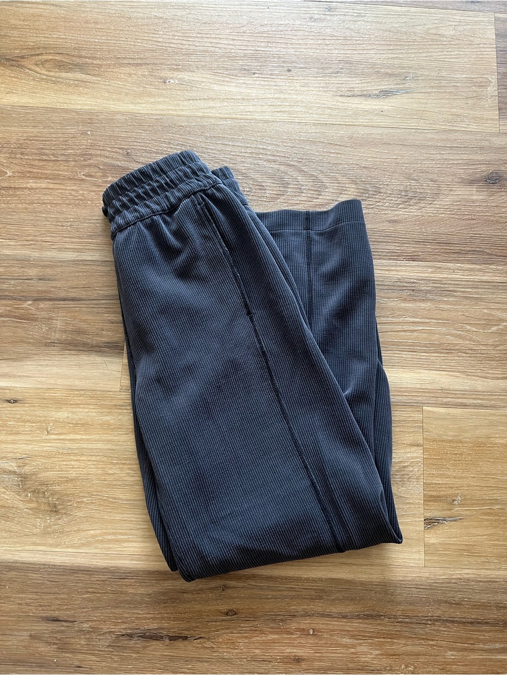 lululemon athletica dark grey Ribbed Jogger Pants cropped